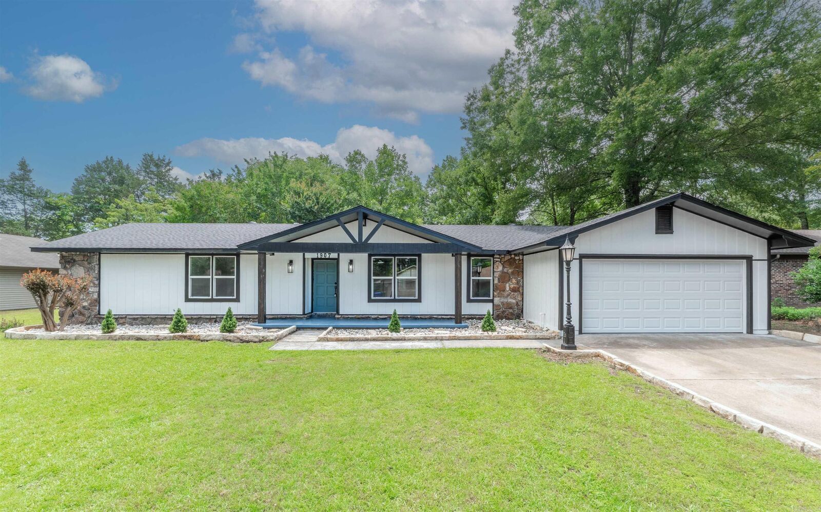 Property Photo: 1907 Creekwood Drive AR 72032