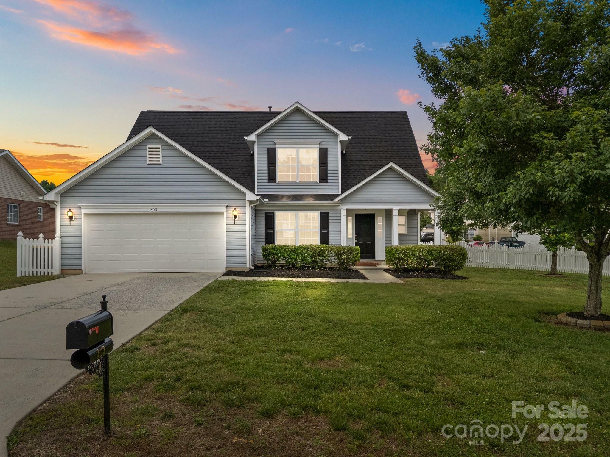 Property Photo: 423 Courtland Court NC 28081