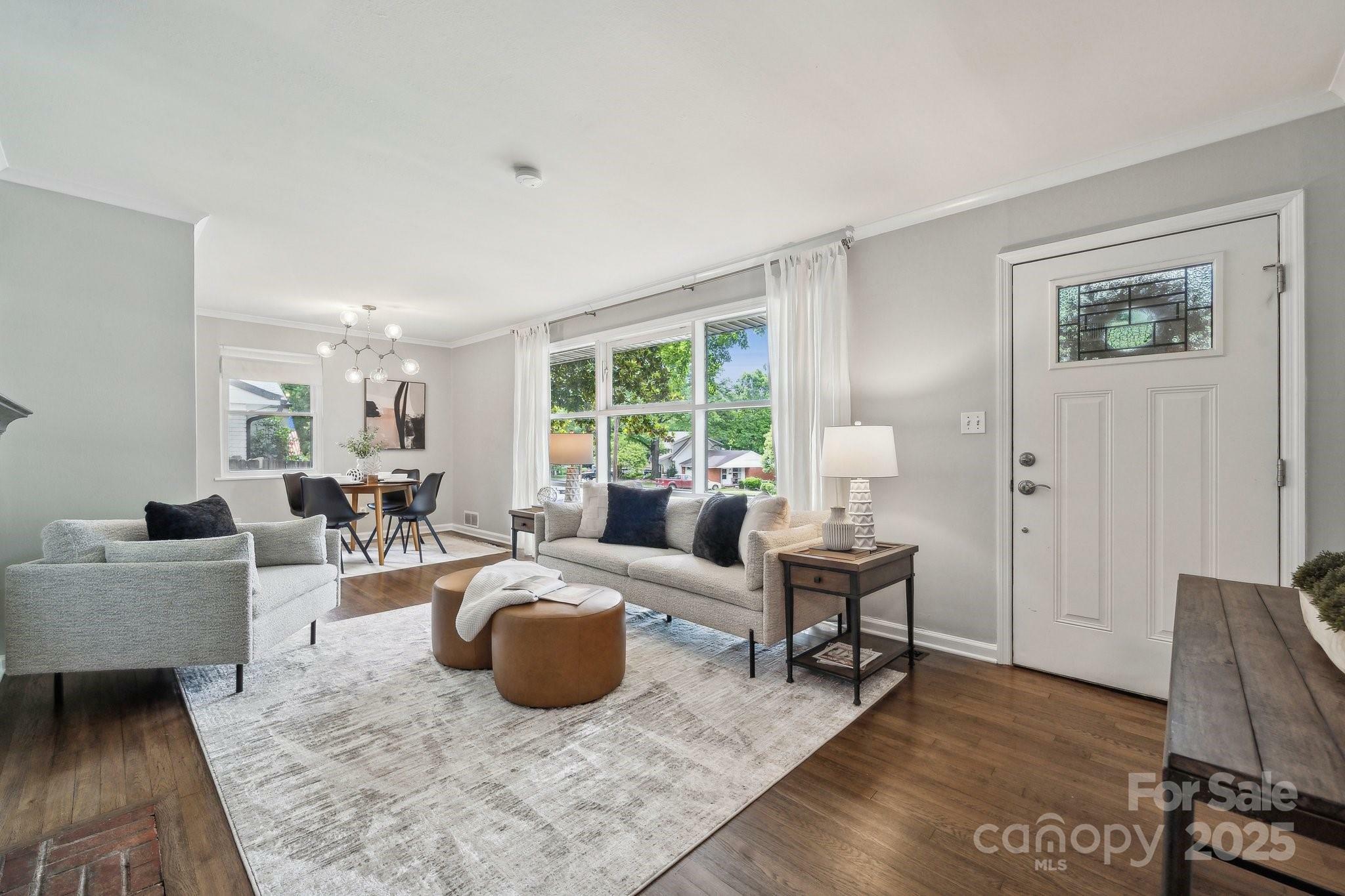 Property Photo: 513 Inwood Drive NC 28209