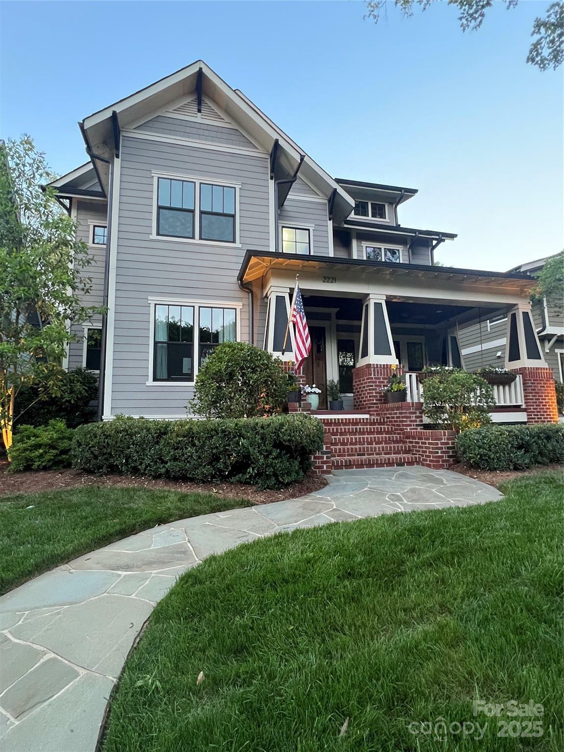 Property Photo: 2221 Kenmore Avenue NC 28204