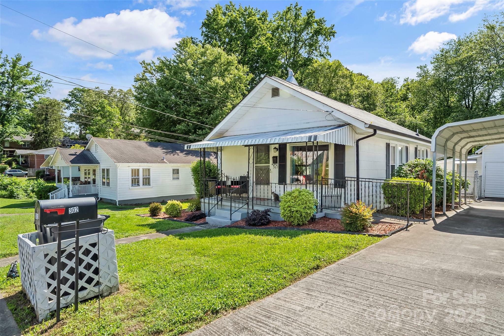 Property Photo:  302 North Street  NC 28655 