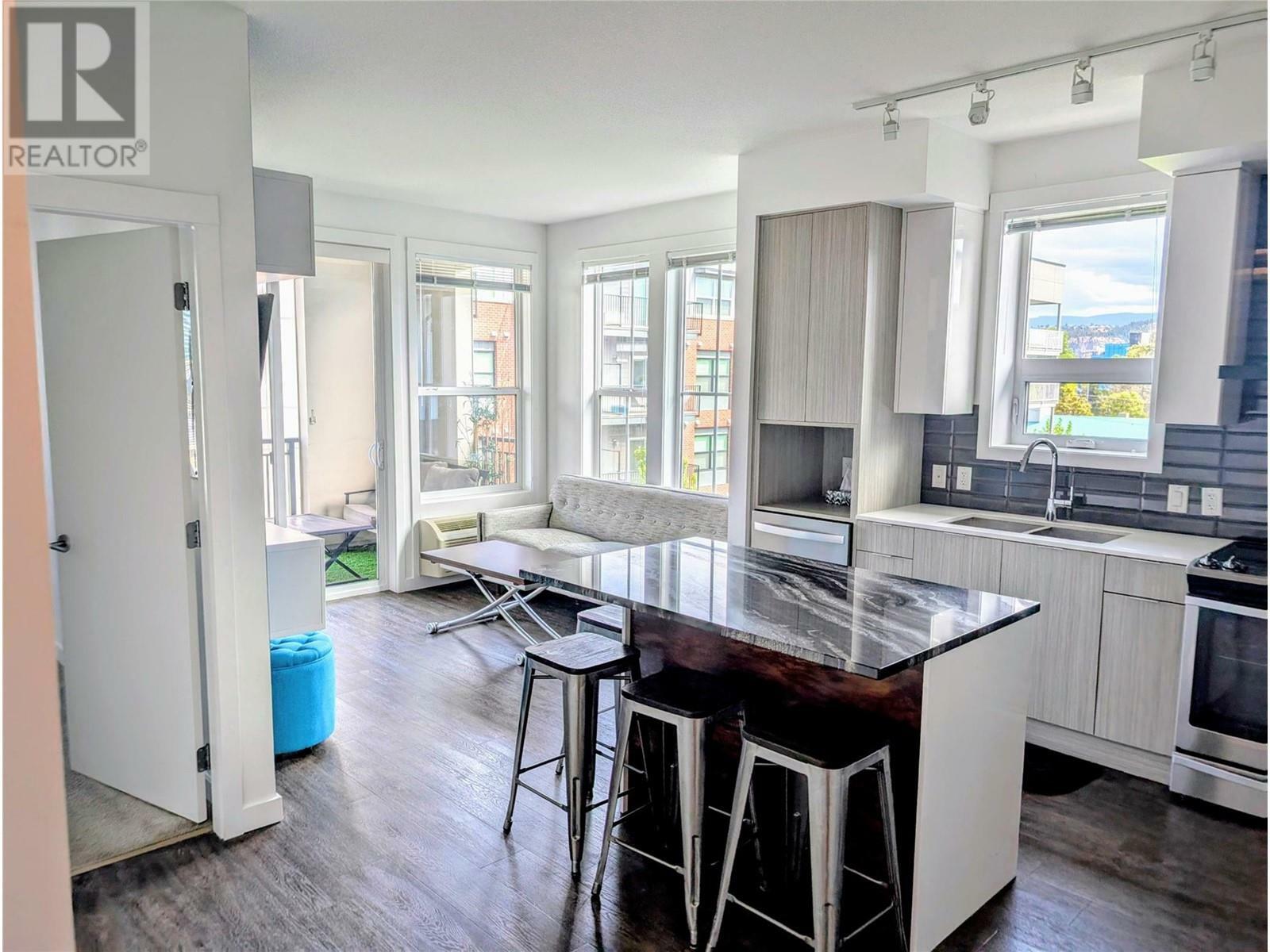 Property Photo: 1770 Richter Street Ph18 BC V1Y 0E6