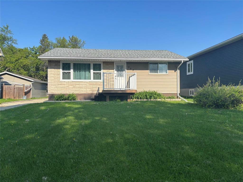 Property Photo: 335 Laurier Avenue MB R0K 1G0
