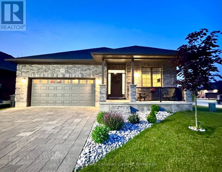 Property Photo: 121 Robin Ridge Drive 35 ON L0L 1B0