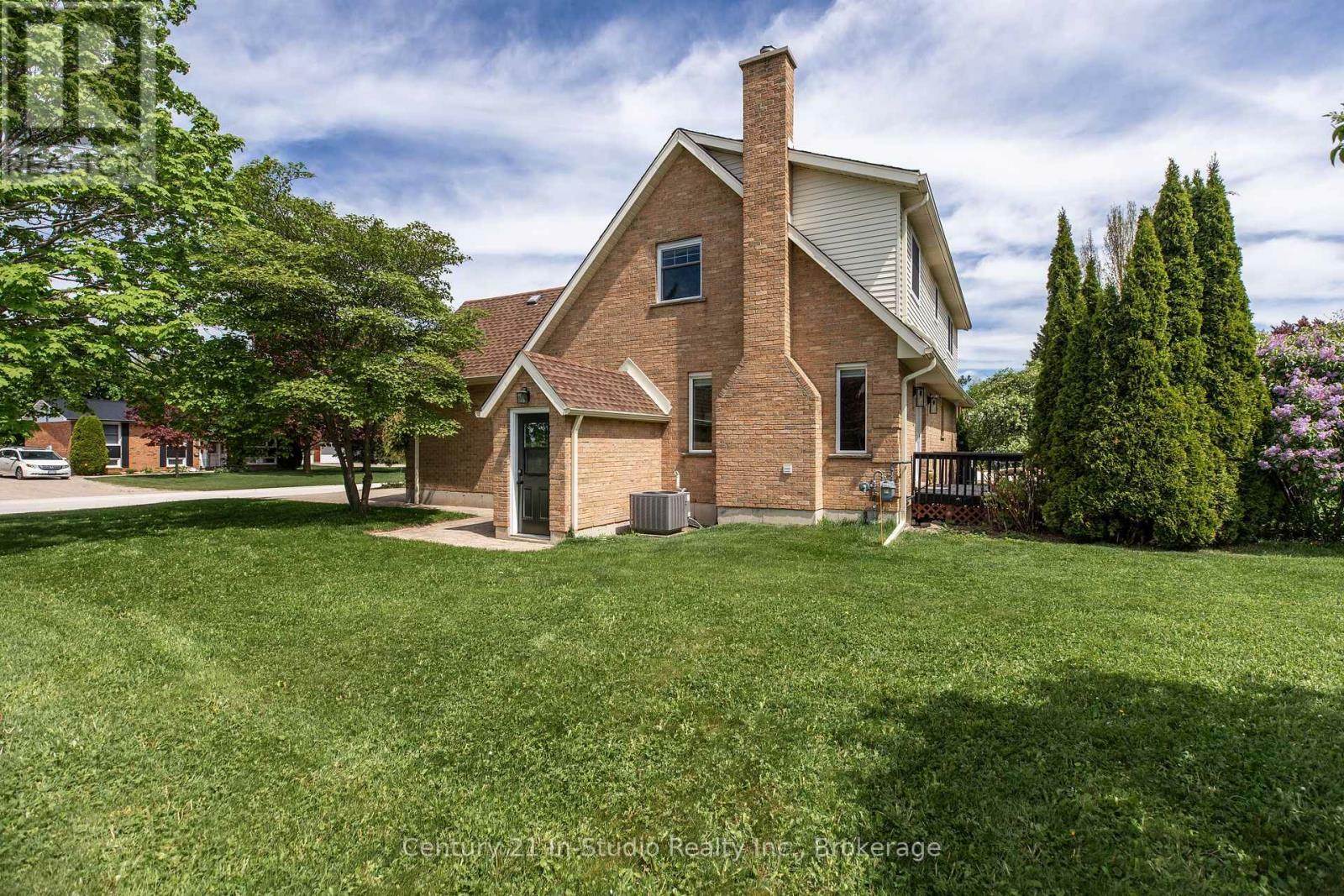 Property Photo: 20 Smith Street ON N0G 2T0