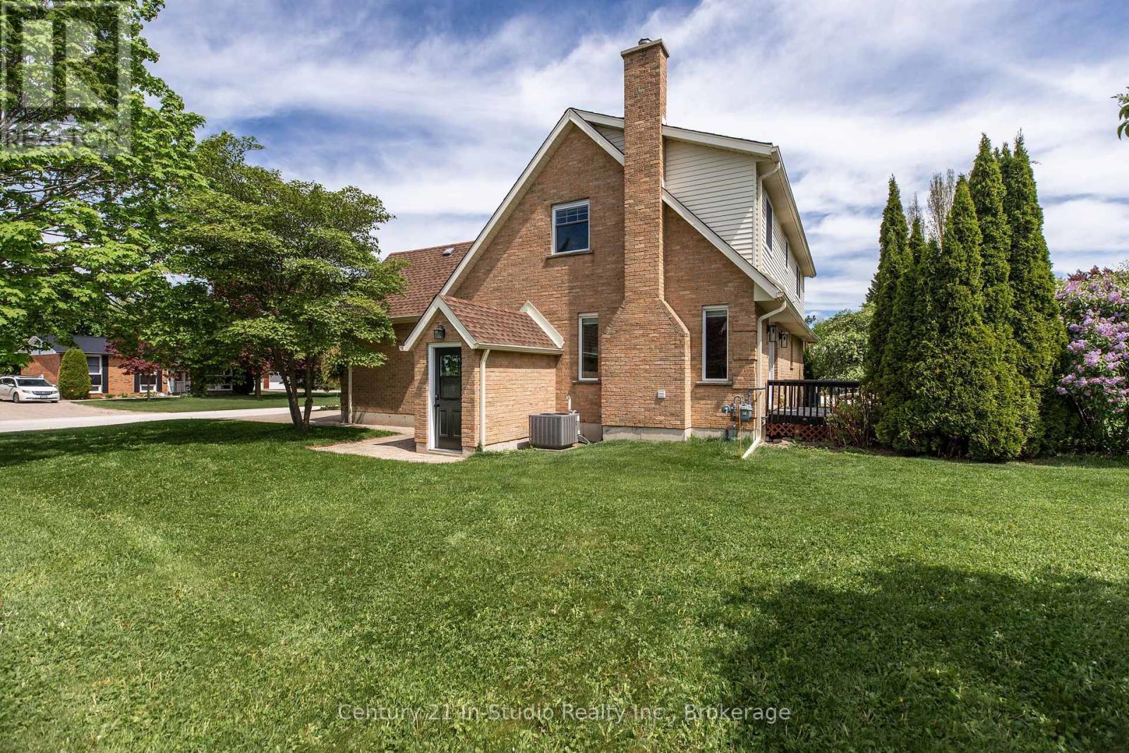 Property Photo: 20 Smith Street ON N0G 2T0