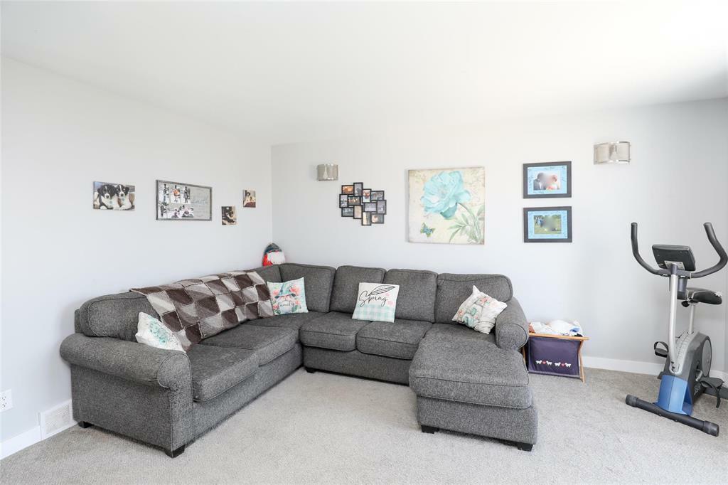 Property Photo: 12 Imperial Crescent MB R5G 2T7