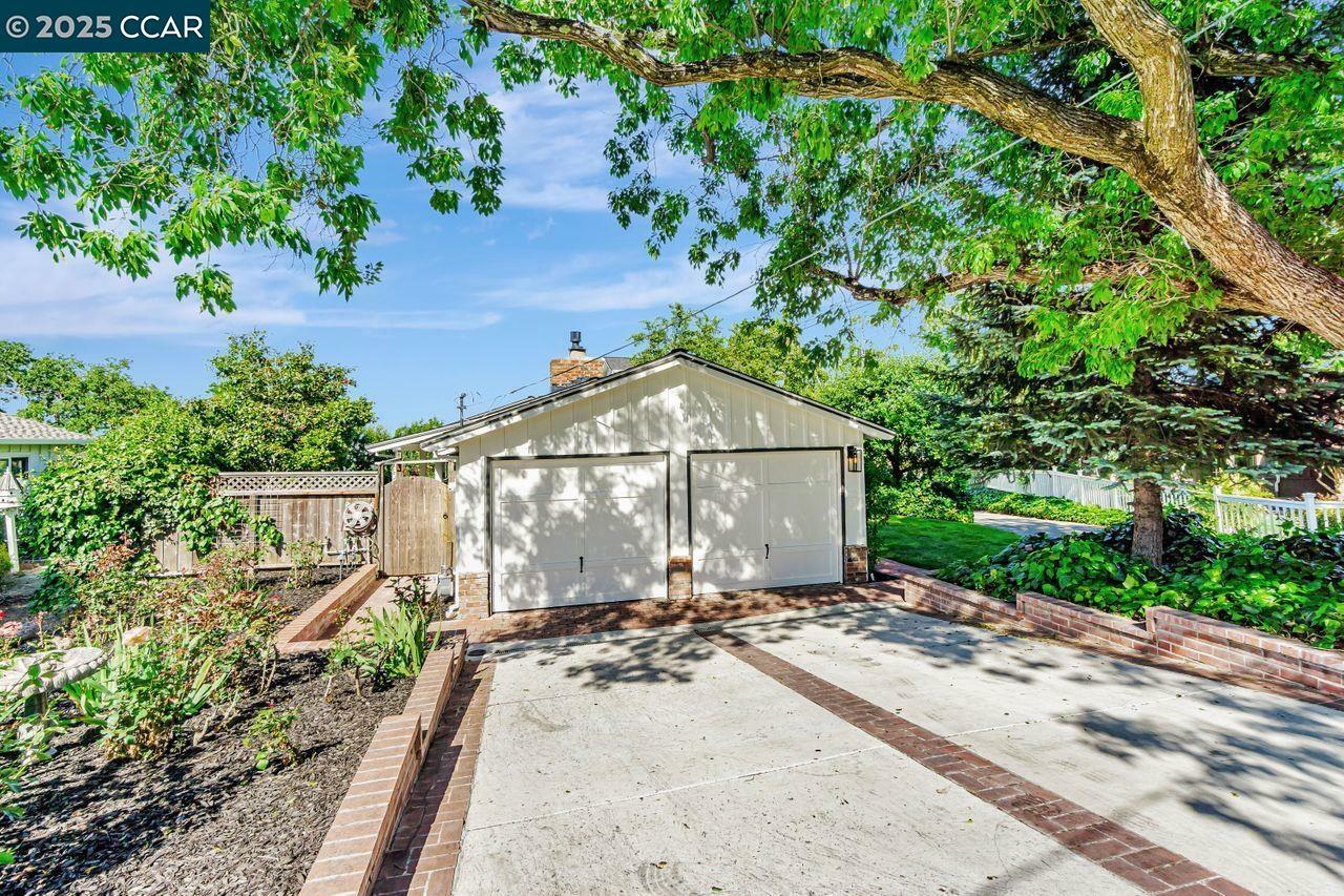 Property Photo: 3338 Carlyle Ter CA 94549