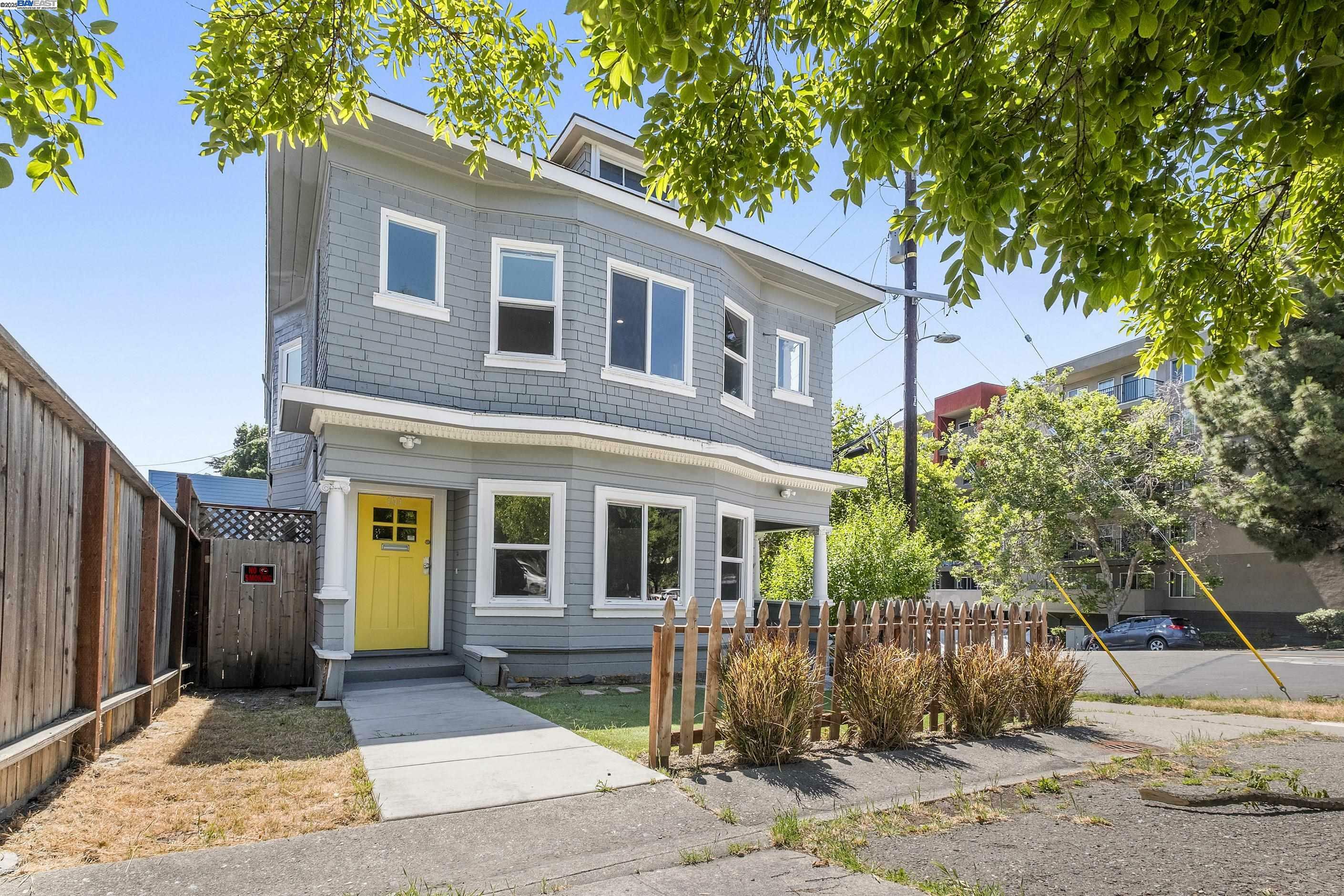 Property Photo: 193 W Macarthur Blvd CA 94611