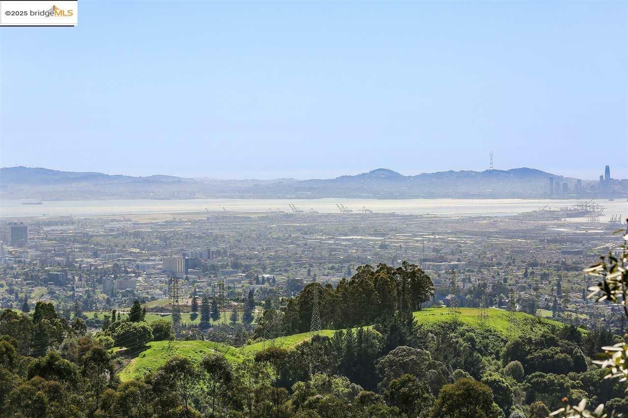 Property Photo: 6118 Skyline Blvd CA 94611
