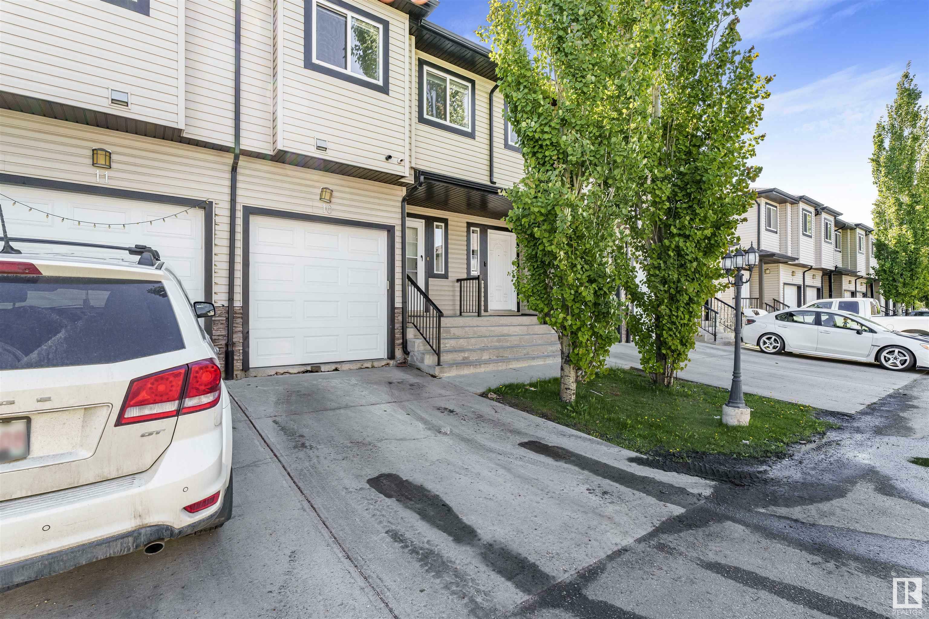 Property Photo: 1820 34 Avenue NW 10 AB T6T 1Y9