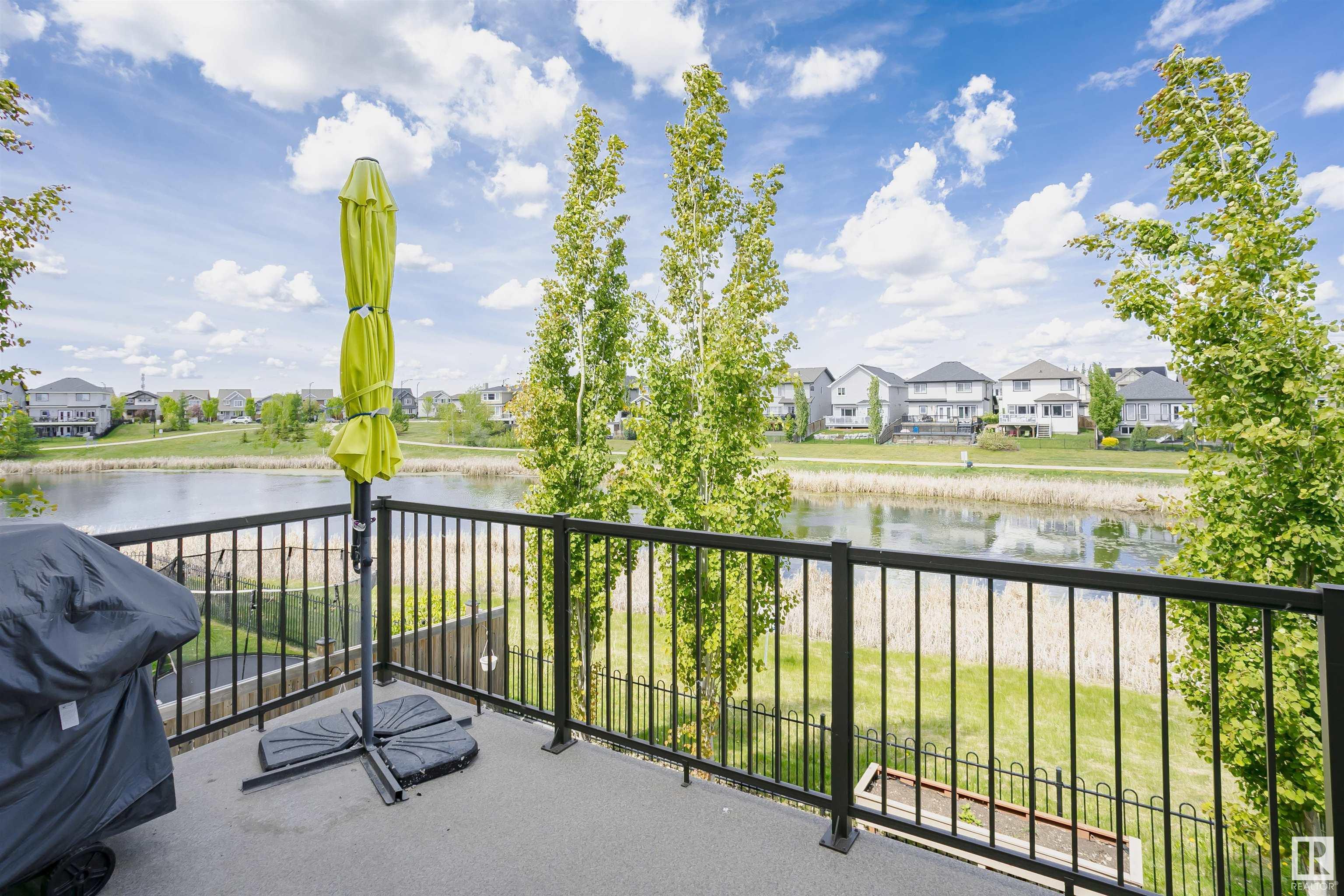 Photo de la propriété: 15848 13 Avenue SW AB T6W 2N5