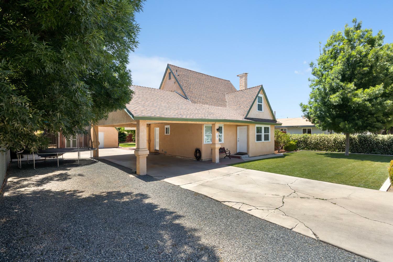 Property Photo:  107 E Mountain View  CA 93257 