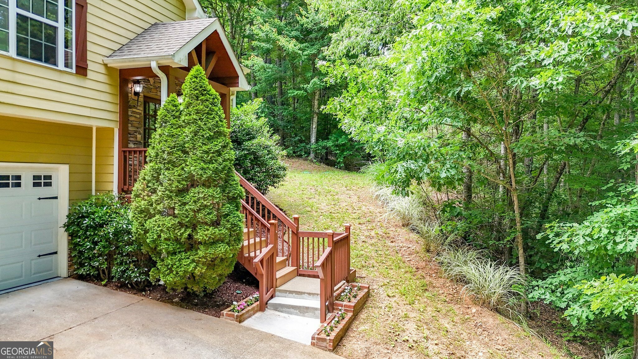 Property Photo: 405 Scenic View Drive GA 30143