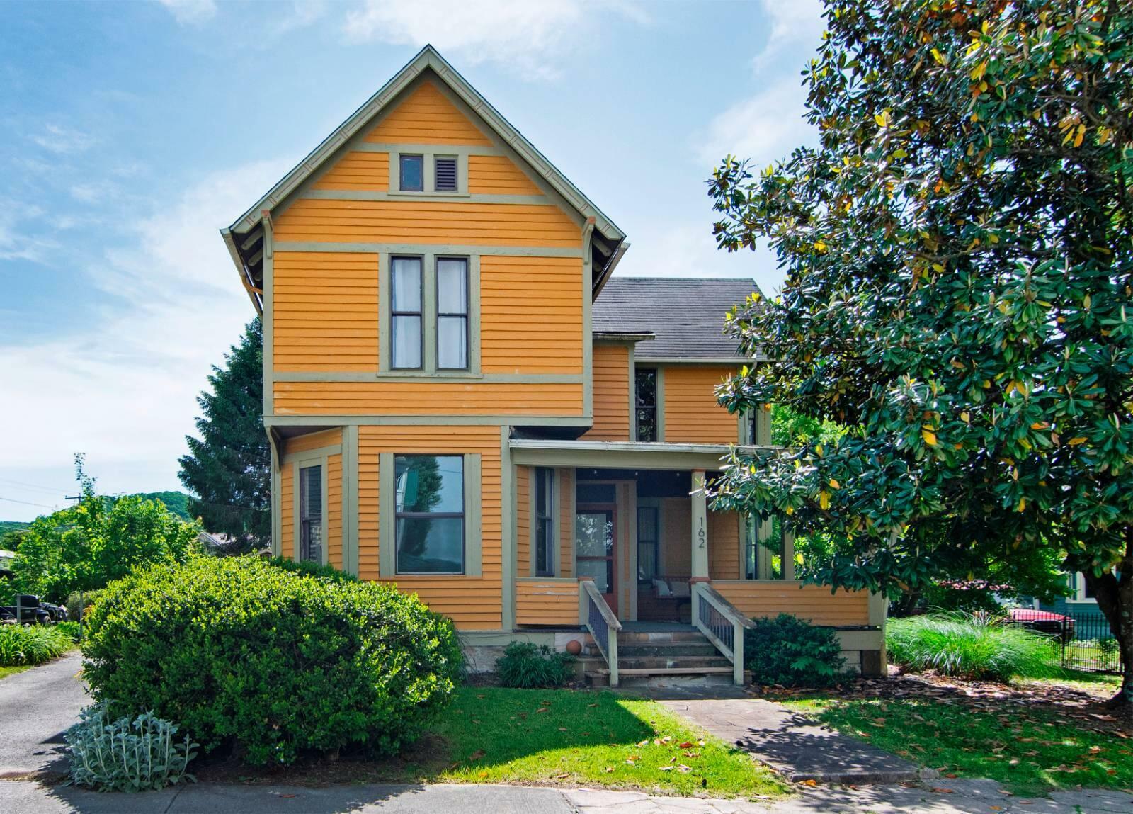 162 N Monroe St  Alderson WV 24910 photo