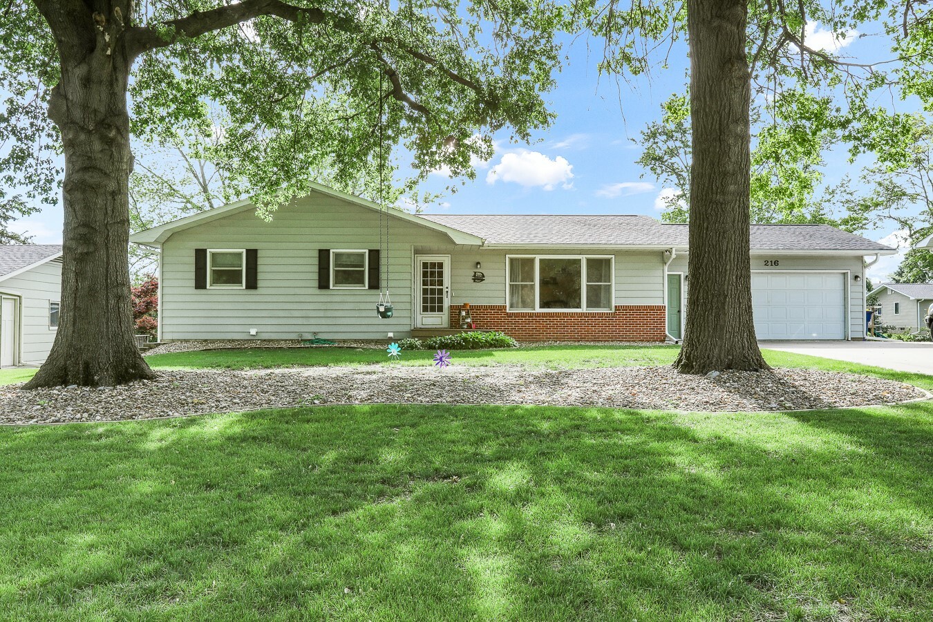 Property Photo: 216 E 9th Street IA 50219