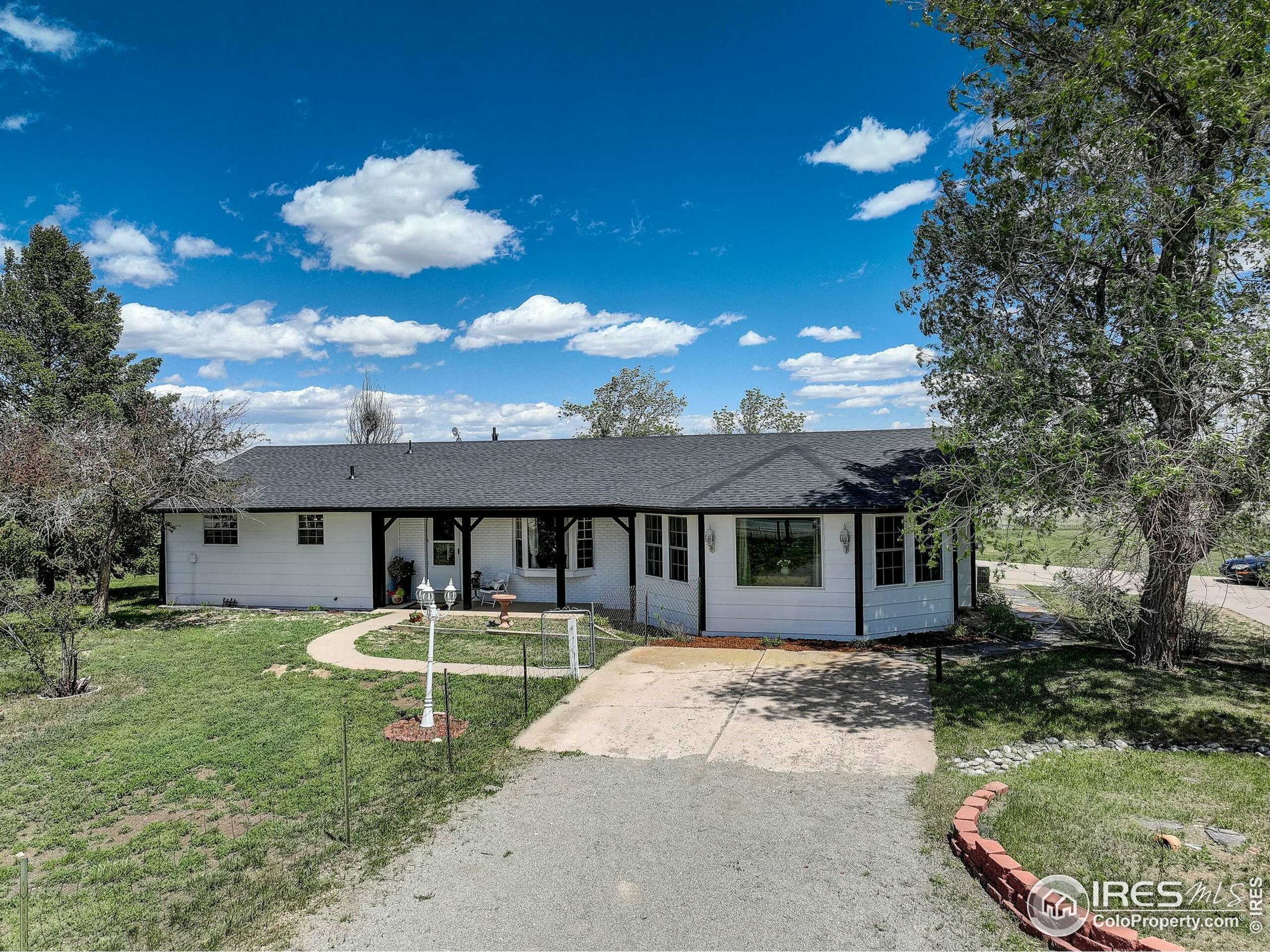 Property Photo: 1428 S County Road 23E CO 80513