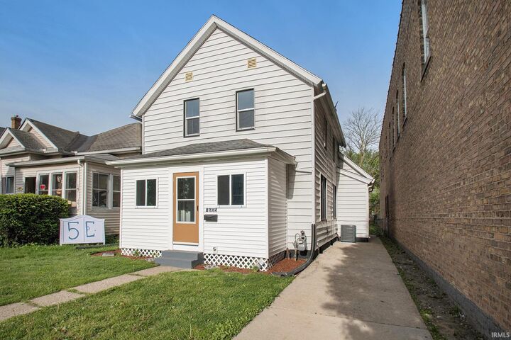 1605 Kemble Avenue  South Bend IN 46613-1833 photo