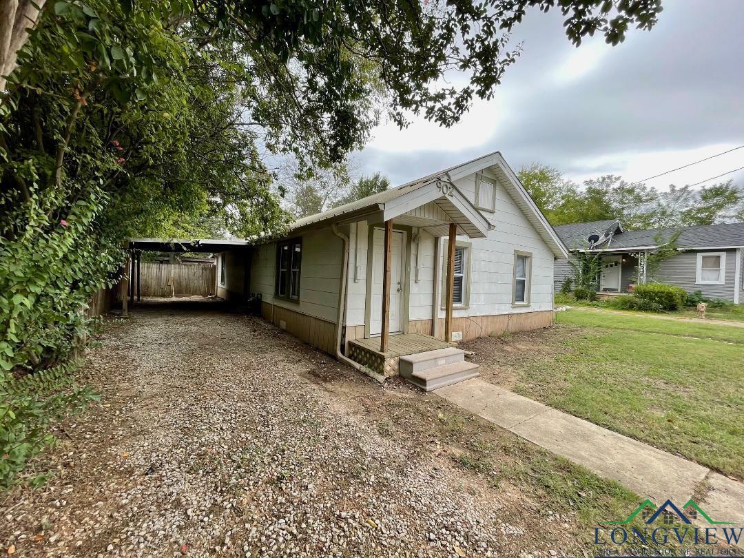 Property Photo: 902 Harris Avenue TX 75662