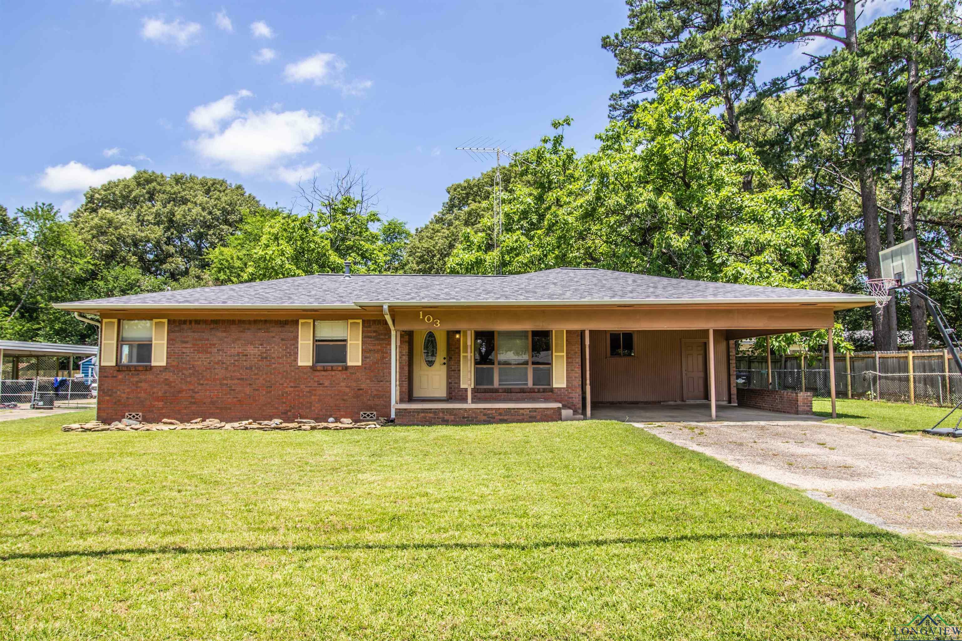 Property Photo: 103 W Primrose Lane TX 75604