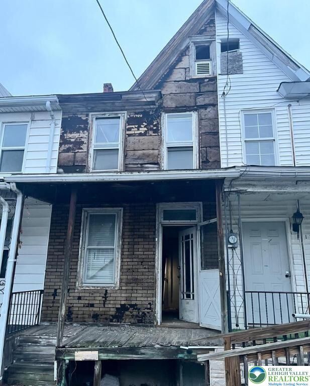 Property Photo:  115 N Locust Street  PA 17851 