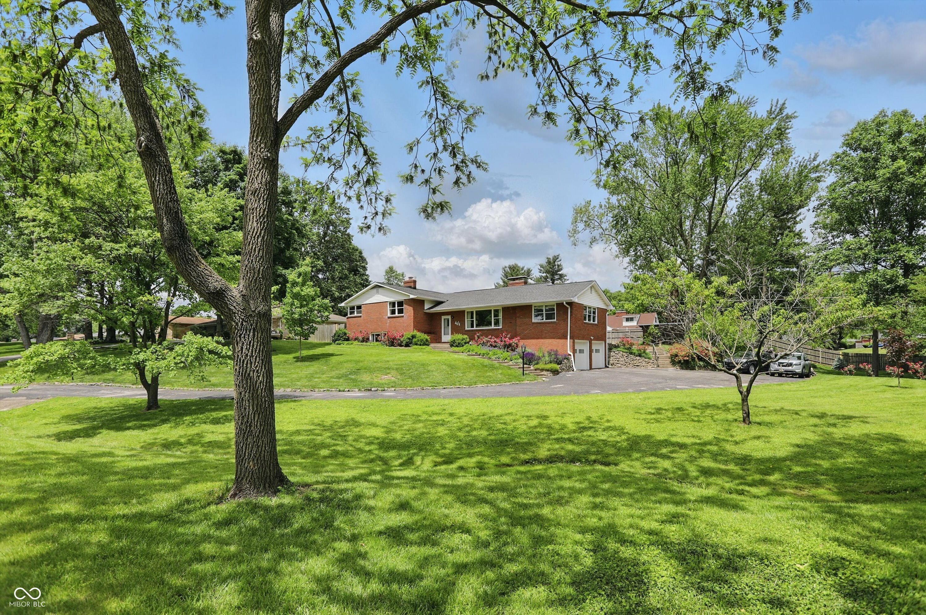 Property Photo: 4614 Thornleigh Drive IN 46226