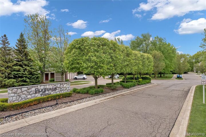 Property Photo: 1721 Deepwood Circle MI 48307 6098