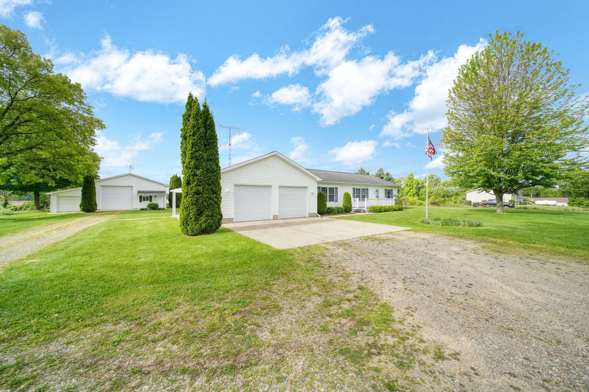 Property Photo: 10639 Hanover Road MI 49241