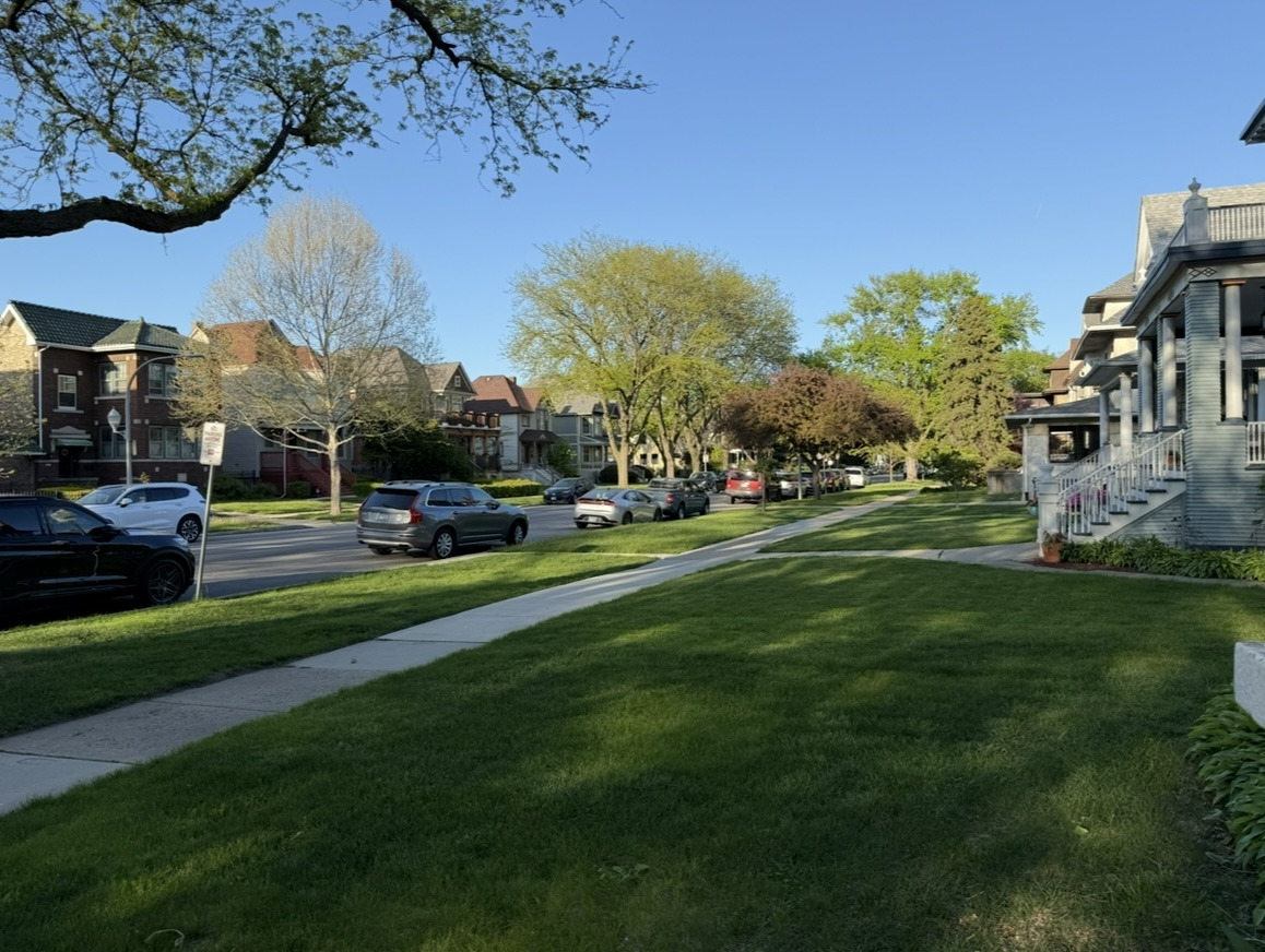 Property Photo:  5935 W Race Avenue 1F  IL 60644 