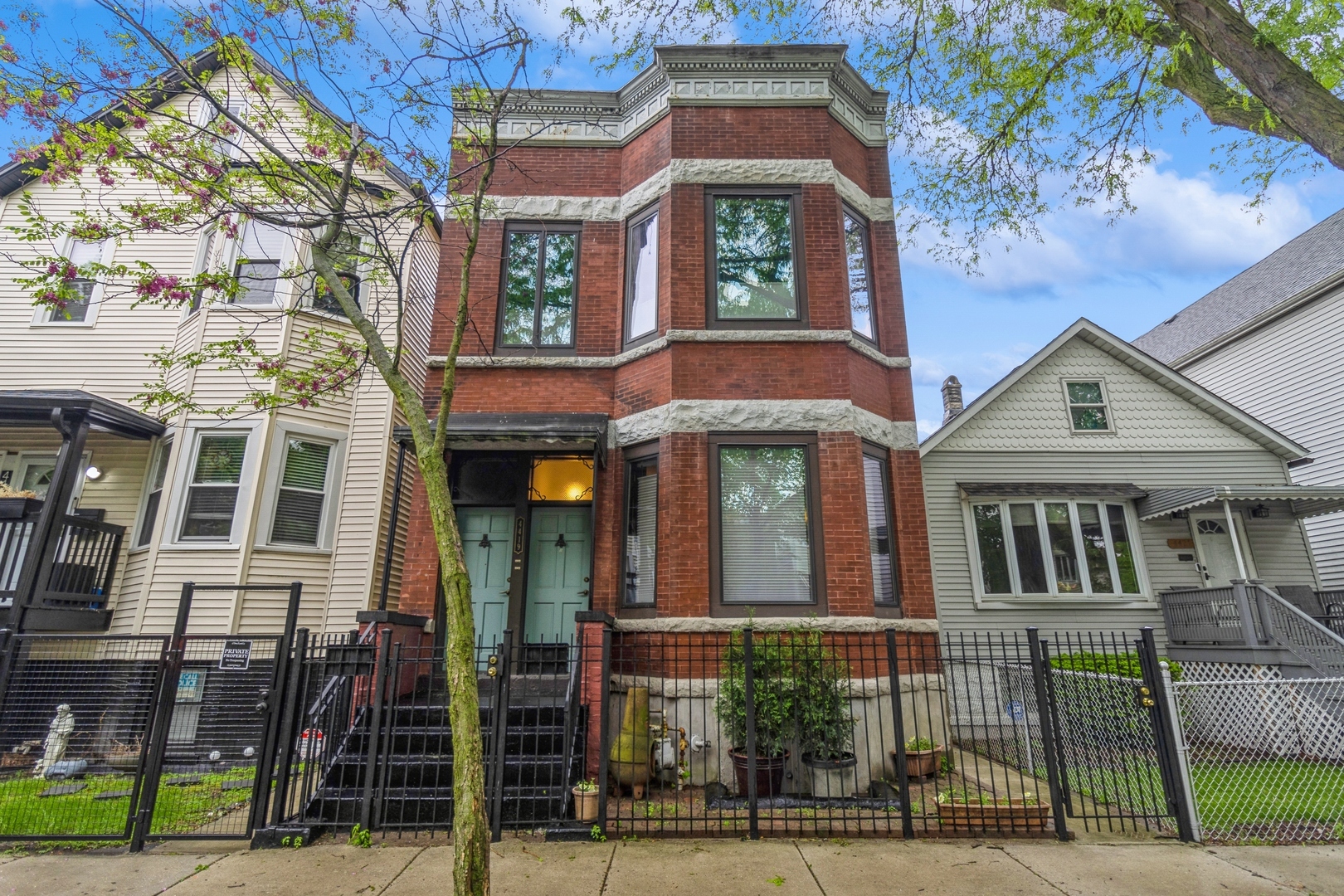 Property Photo: 4419 S Wallace Street IL 60609