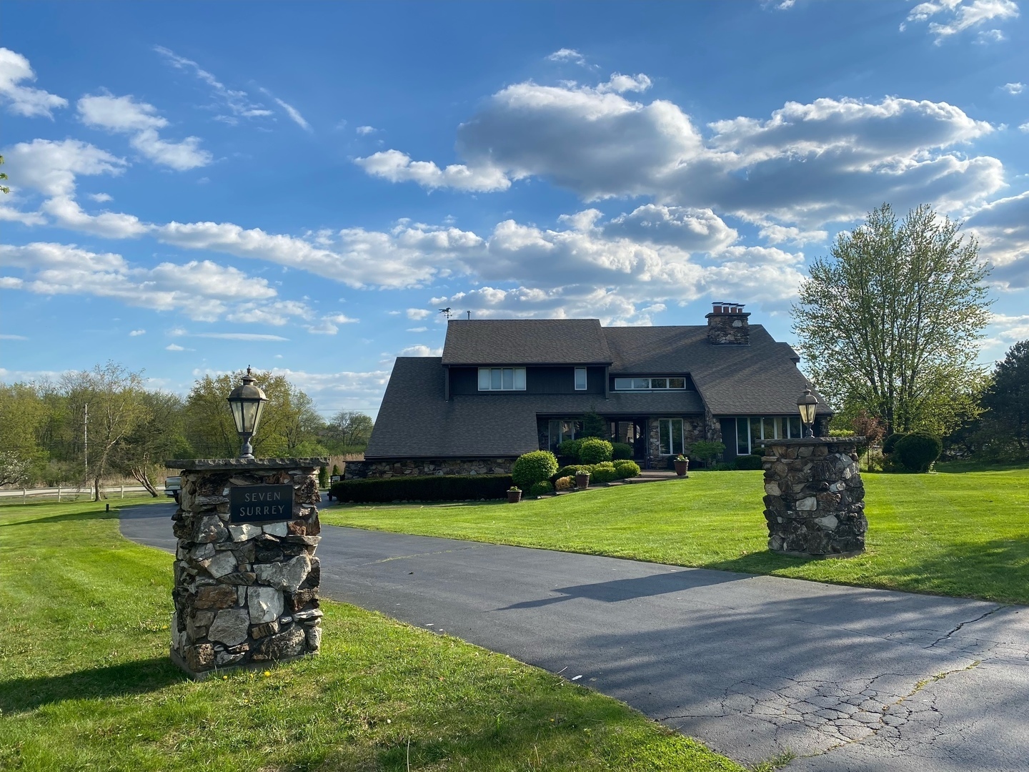 Property Photo: 7 Surrey Road IL 60439