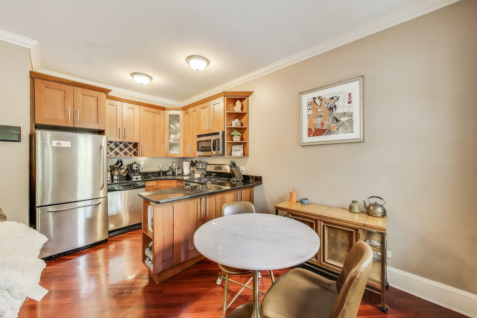 Property Photo: 4706 N Winthrop Avenue 1A IL 60640
