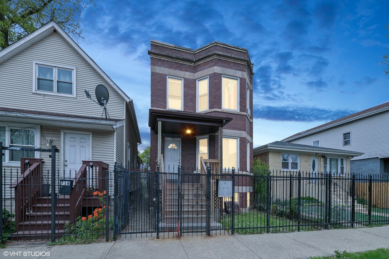 Property Photo:  718 N Avers Avenue  IL 60624 