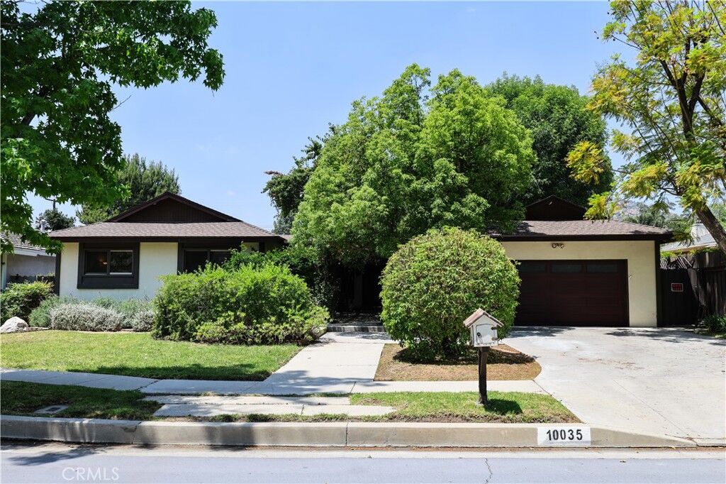 Property Photo:  10035 Gierson Avenue  CA 91311 