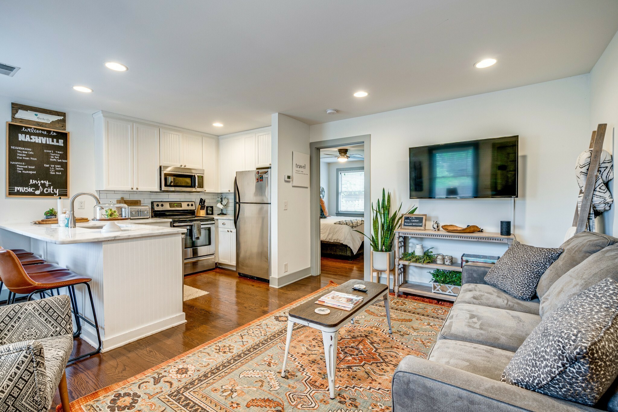 Property Photo: 818 Fatherland St 5 TN 37206