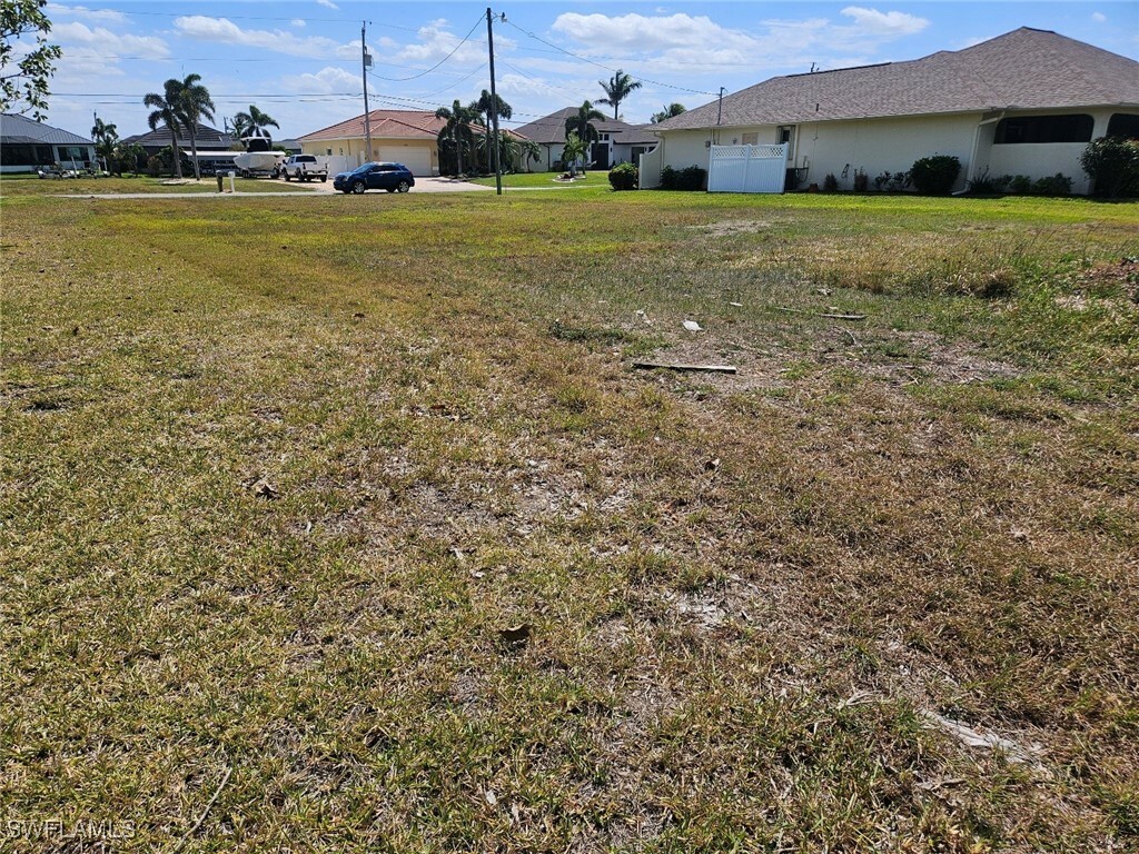Property Photo:  130 SW 39th Place  FL 33991 