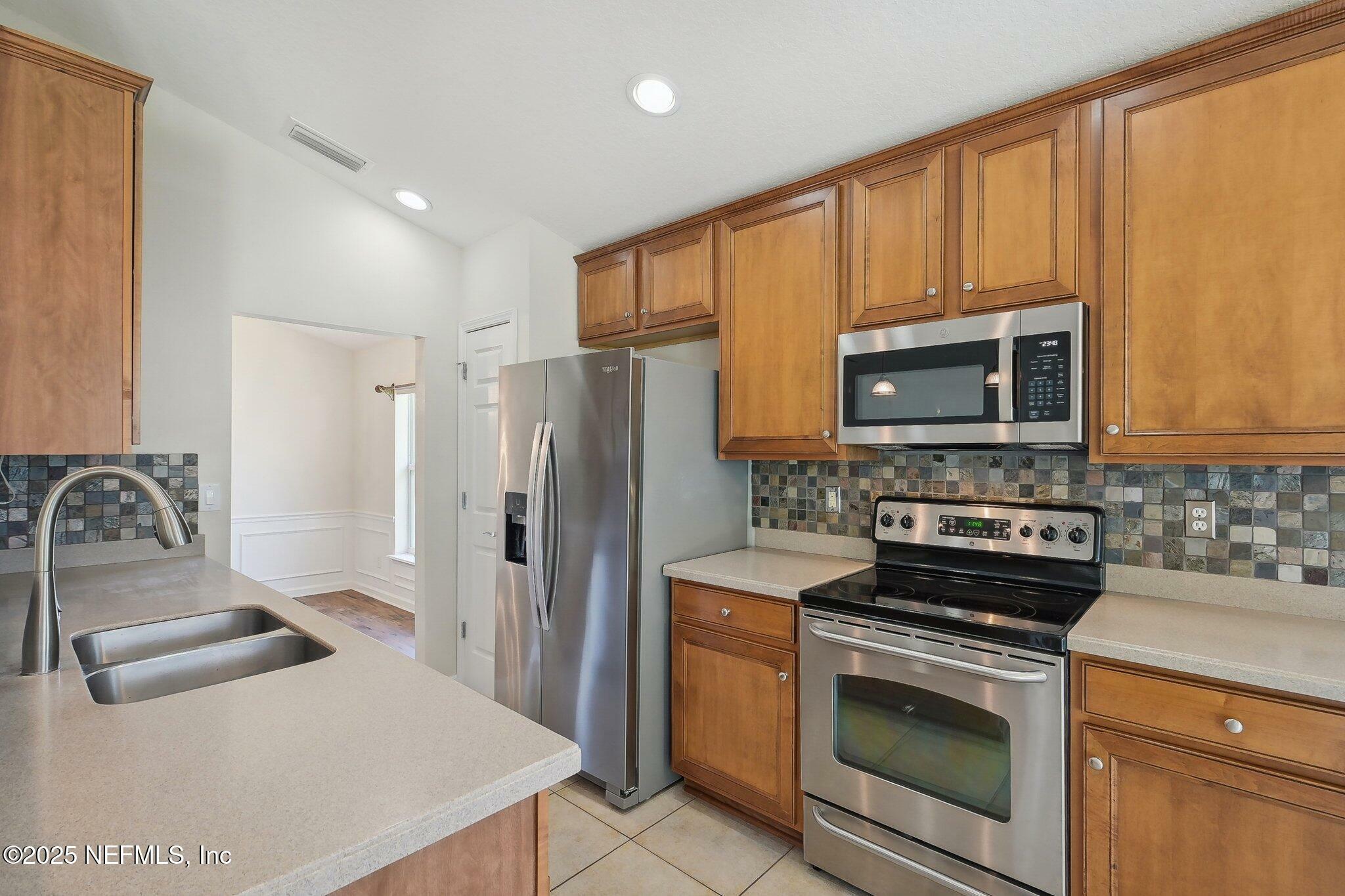 Property Photo:  11305 Water Spring Circle  FL 32256 