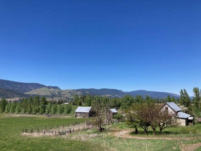 Property Photo: 2242 Hwy 25 S WA 99141