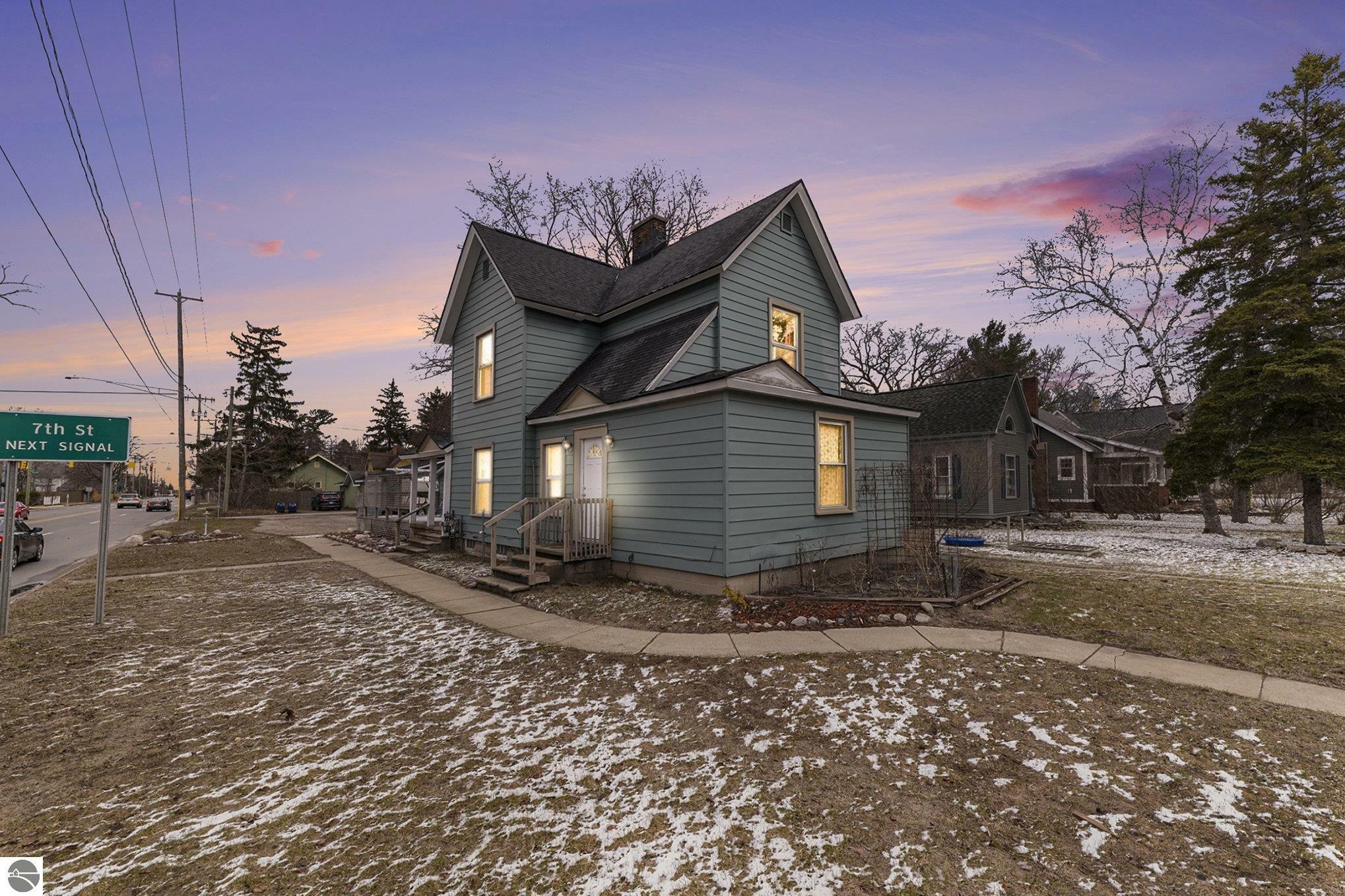 630 W Eighth Street  Traverse City MI 49684 photo