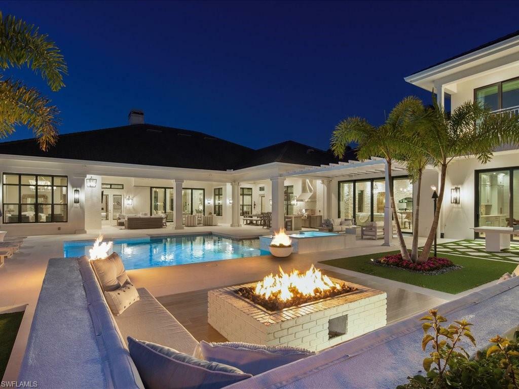 Property Photo: 186 North St FL 34108