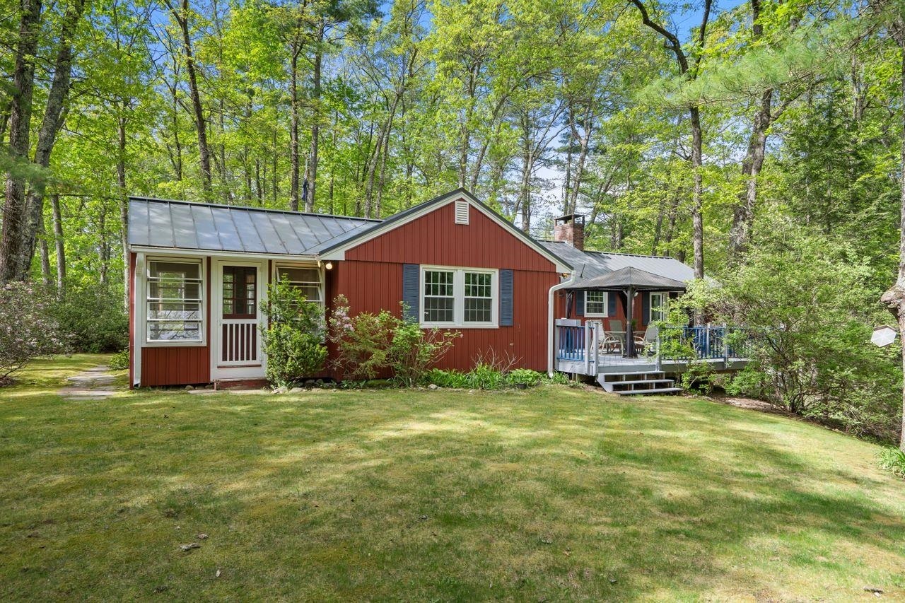 Property Photo: 12 Lord Jeffrey Drive NH 03031