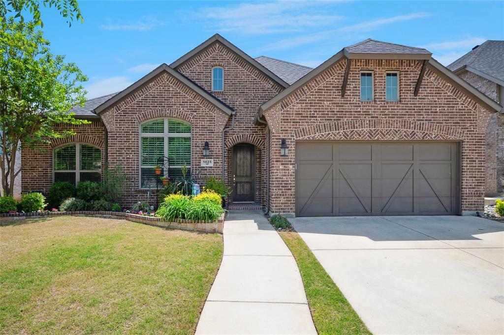 Property Photo: 1425 10th Street TX 76226