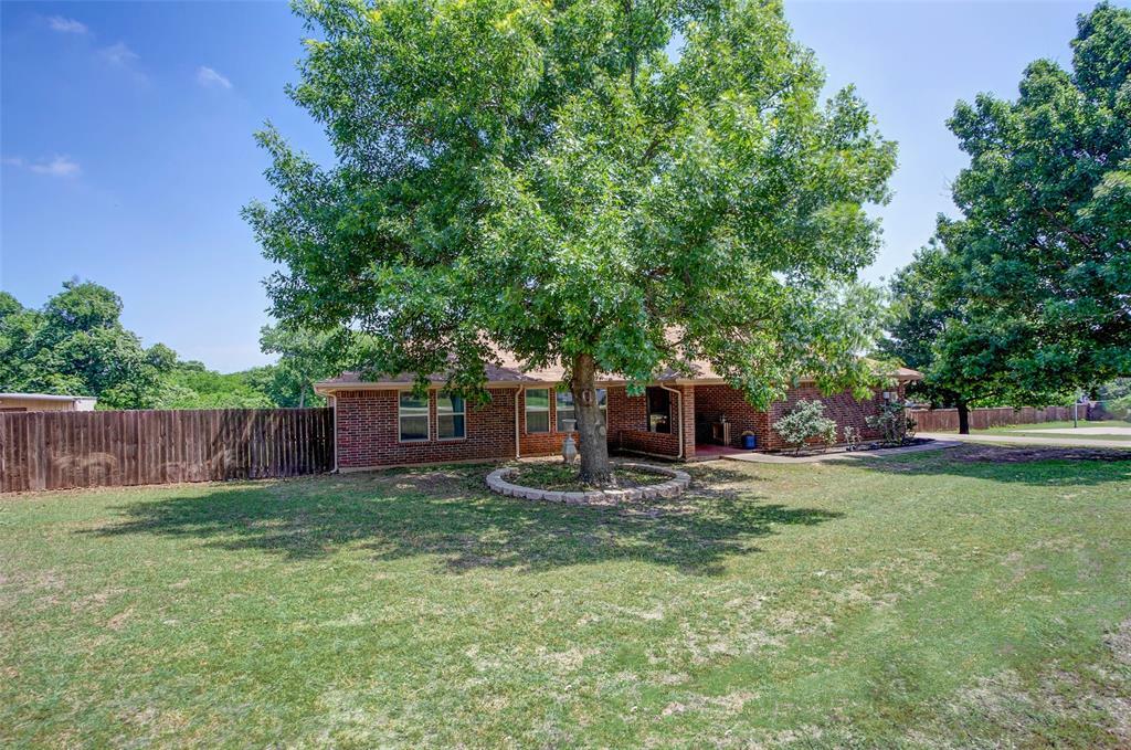 Property Photo: 5411 Cool Springs Drive TX 76065