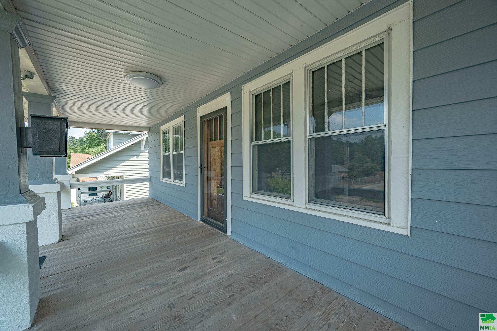 Property Photo: 810 23rd St IA 51104