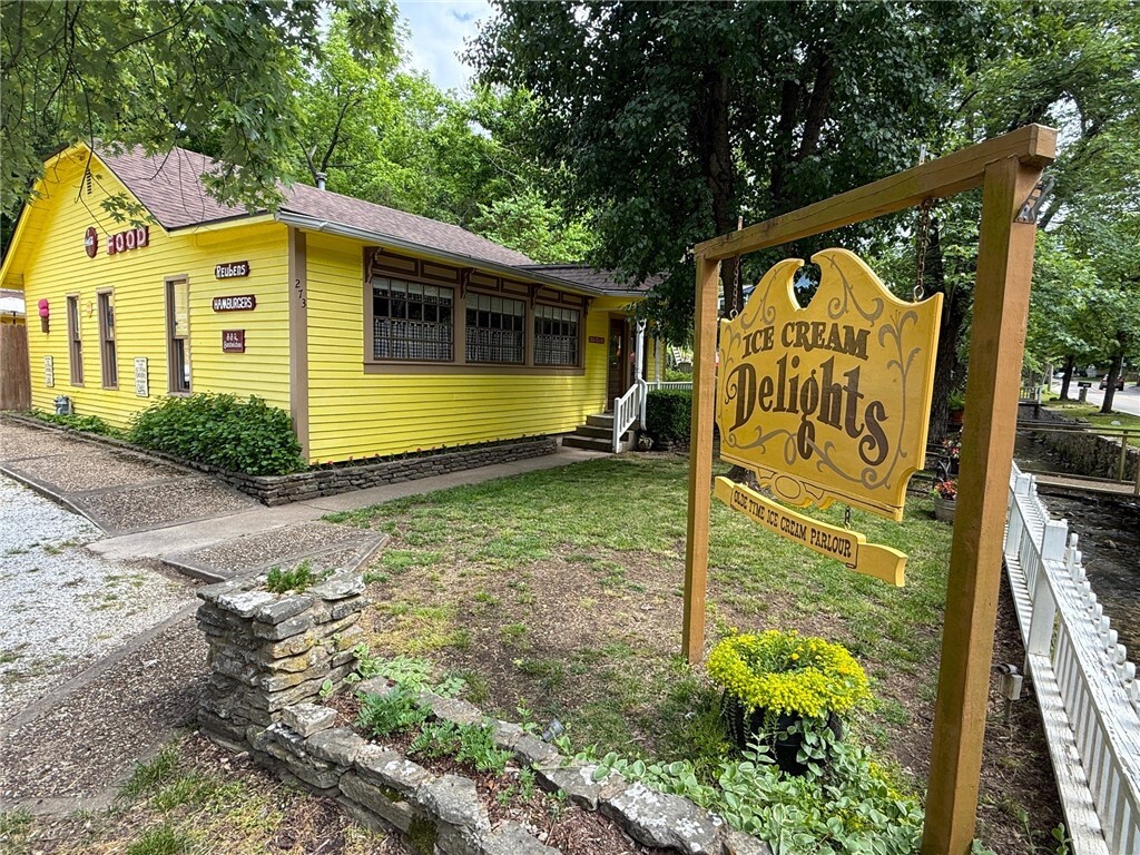 Property Photo: 273 N Main Street AR 72632