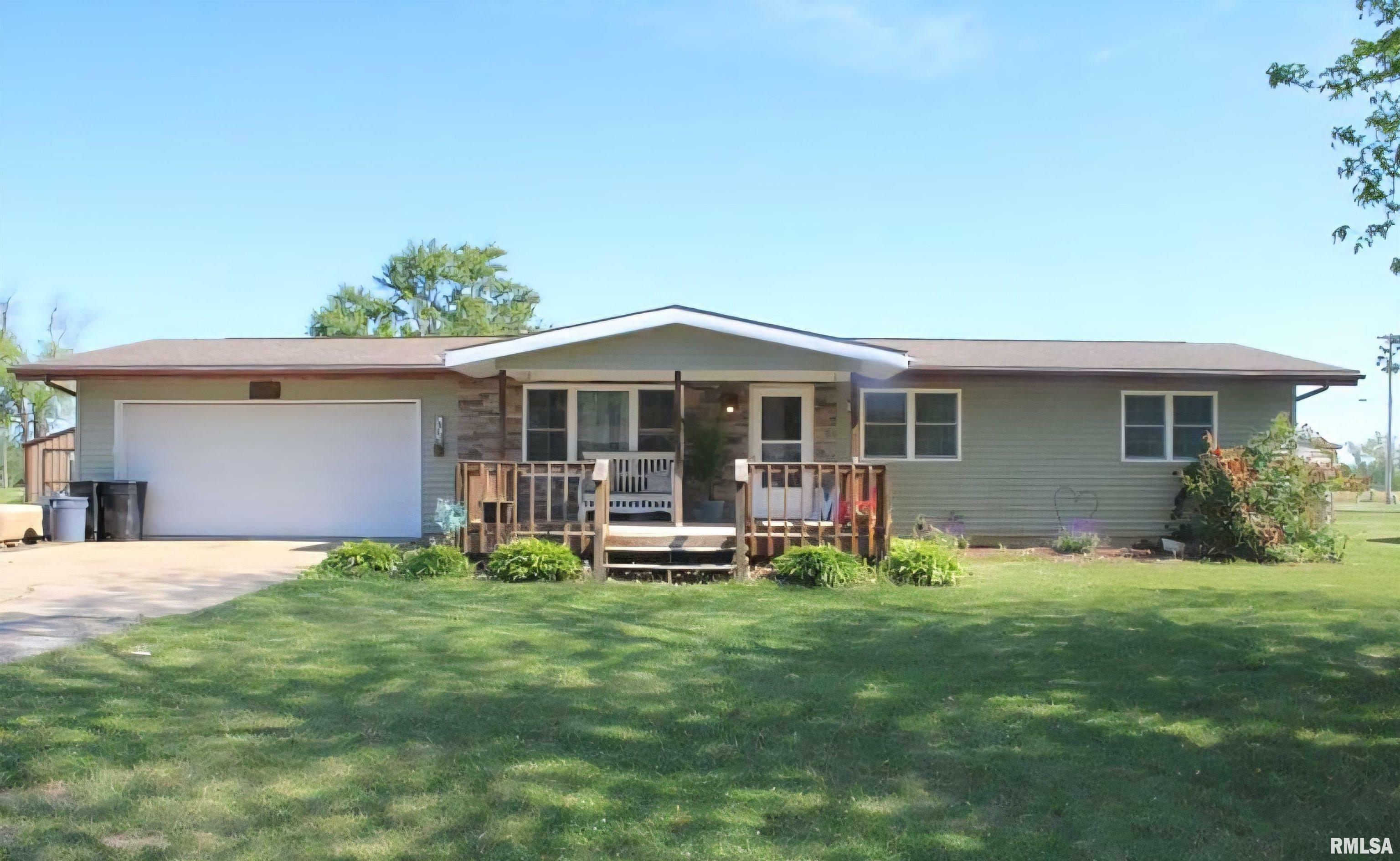 Property Photo: 16338 E Red Maple Lane IL 61542
