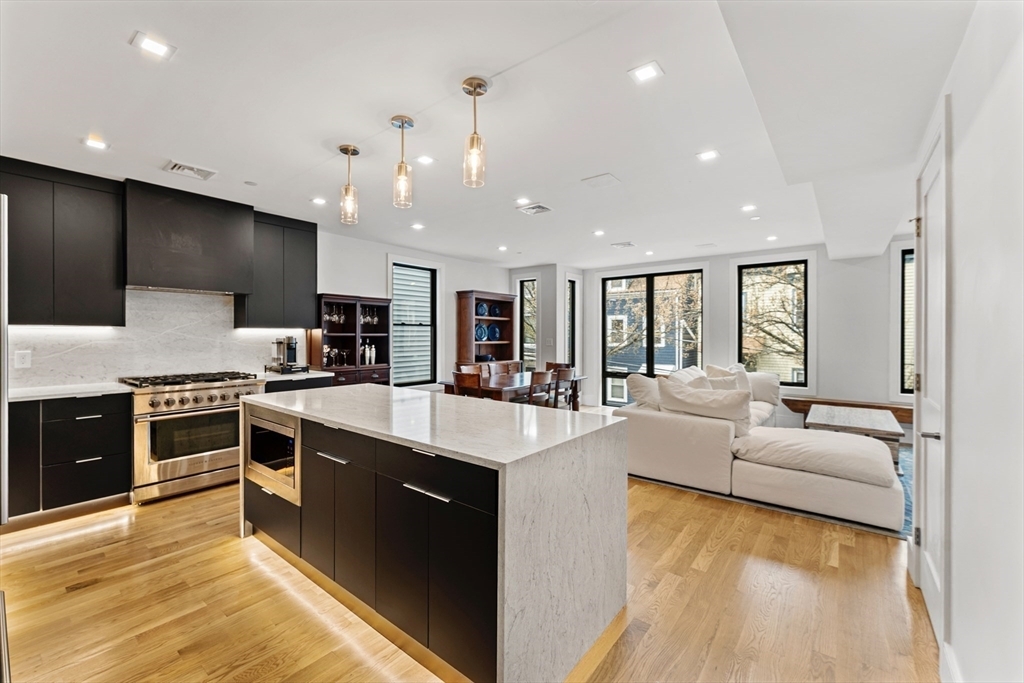 Property Photo:  8 Mercer Street 3  MA 02127 