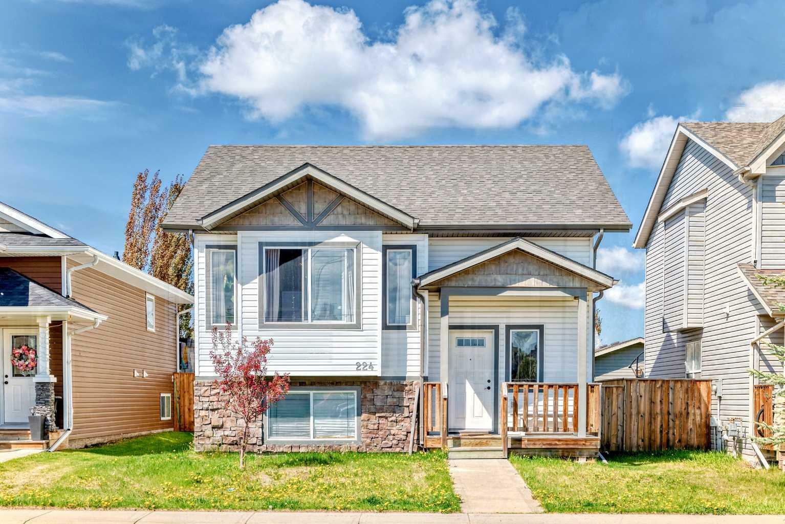 Property Photo: 224 Vanson Close AB T4R 0E8