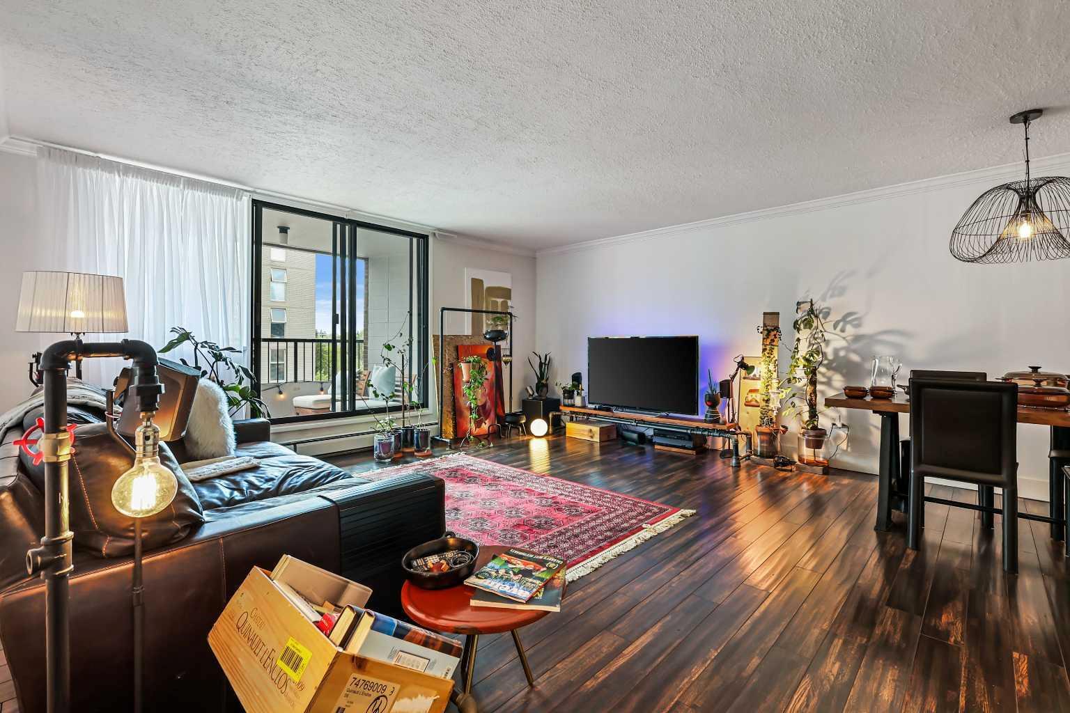 Property Photo:  133 25 Avenue SW 7E  AB T2S 0K8 