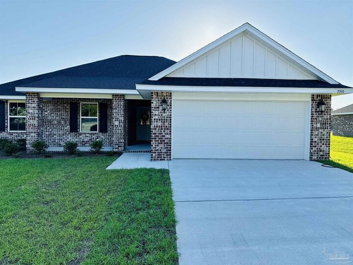 Property Photo:  7919 Twin Lake Dr  FL 32583 